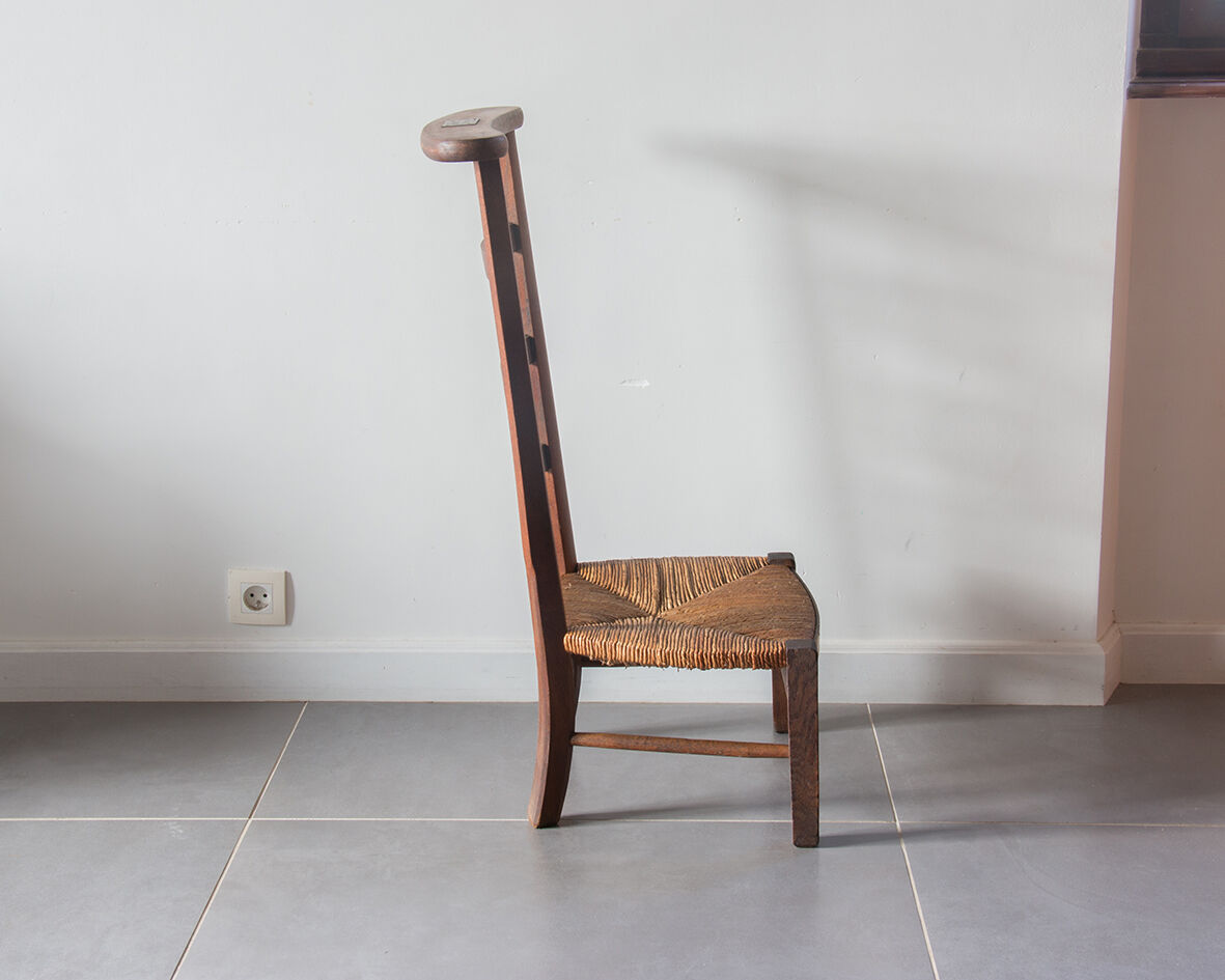 Ancient prayer-god chair