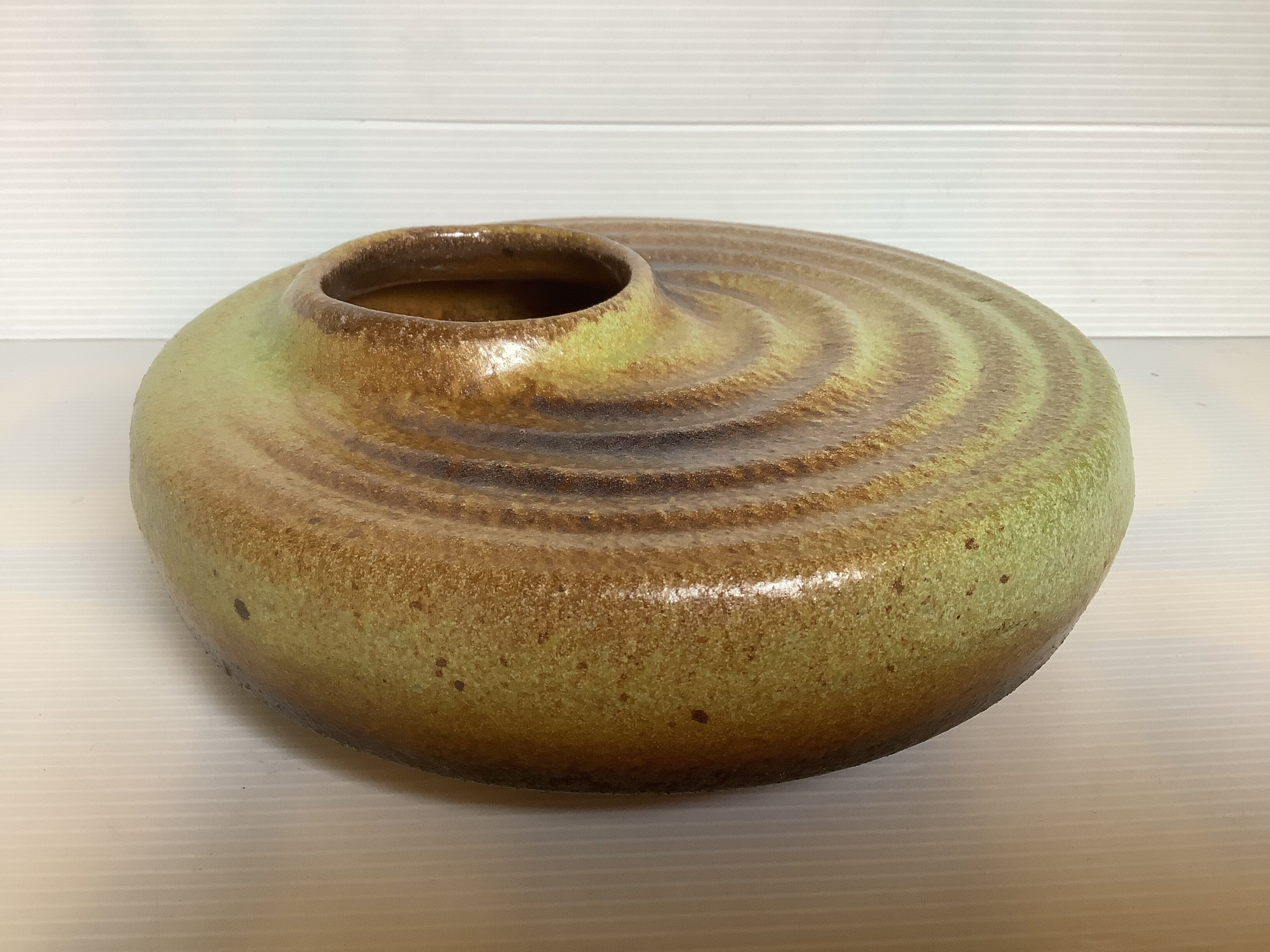 Tripod spiral vase in green and brown ceramic