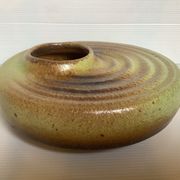Vase spirale tripode céramique verte marron