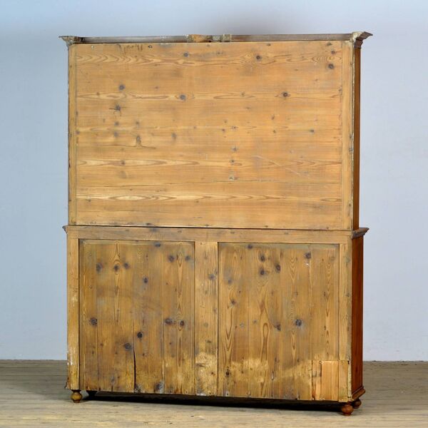 Armoire à Pharmacie En Chêne Et Pin, année 1889