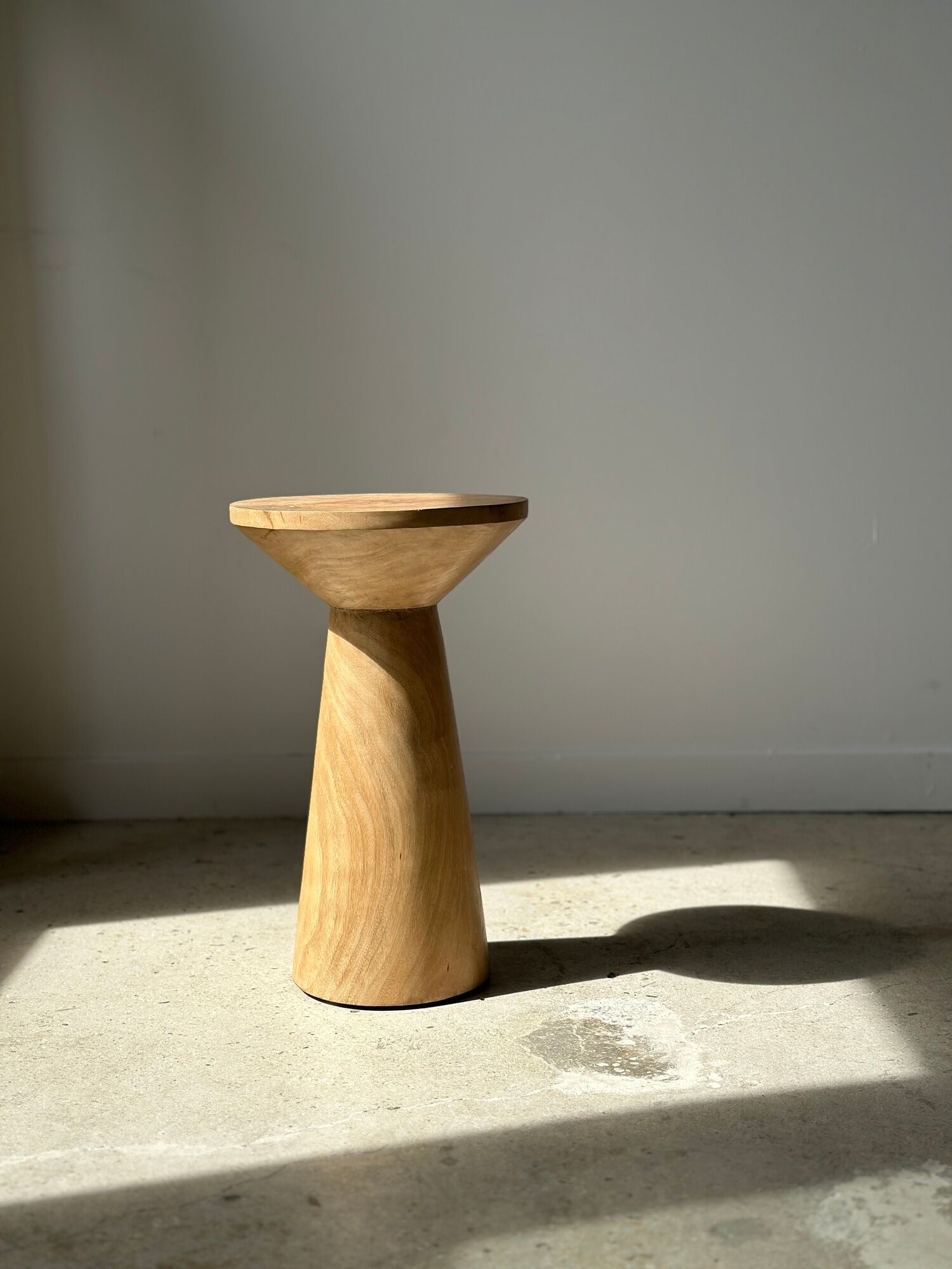 Side table, end of sofa in natural mango monoxyl conical tray H:50cm