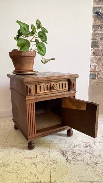 Table de chevet ancienne en bois et marbre