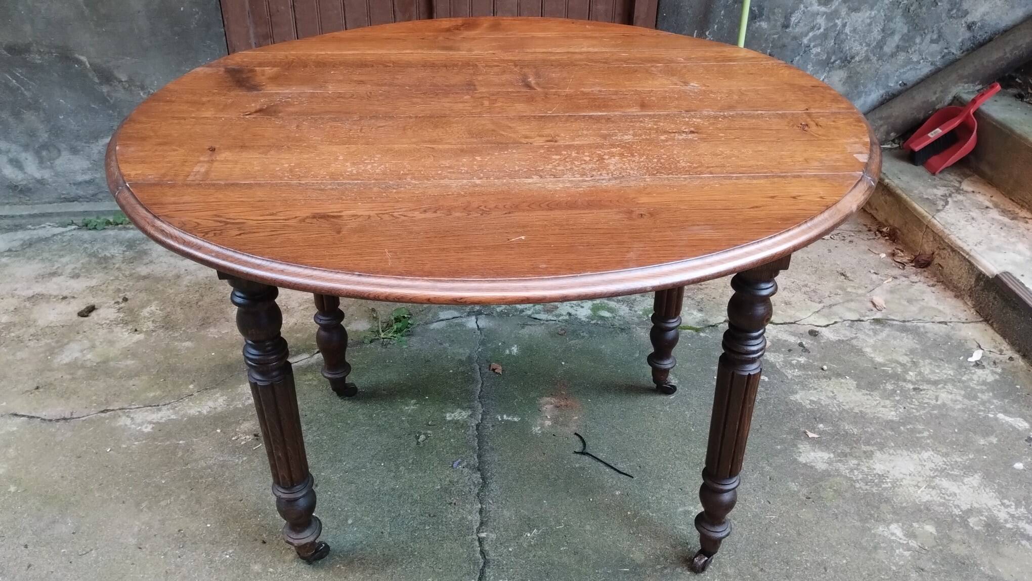 Louis Philippe Round Table