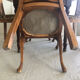 Table ronde avec rallonges et 4 chaises dossier cannage Vintage