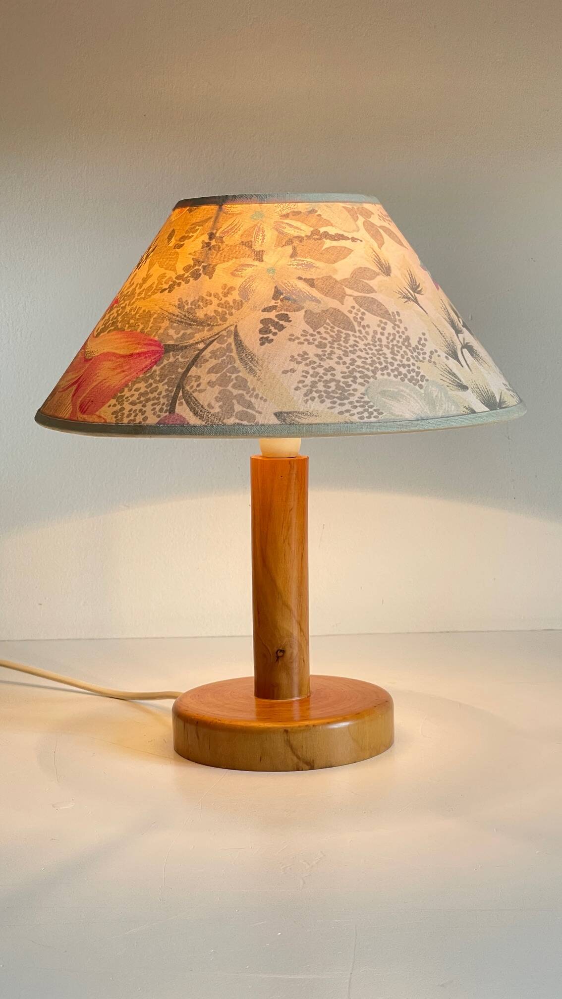 LAMP in Solid Pine Floral Shade VINTAGE