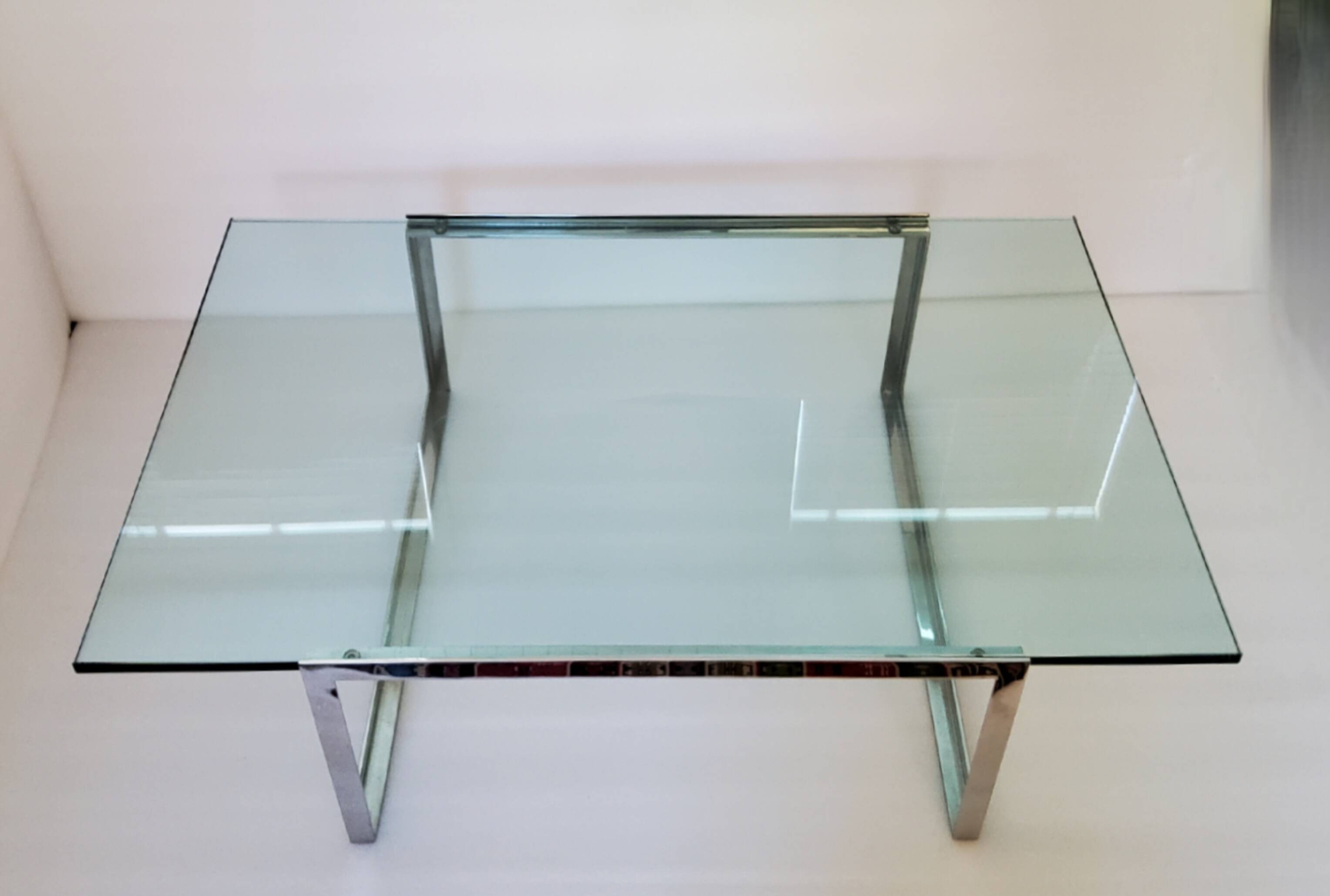 Table basse SM en acier miroir et verre KnollStudio – Design Shelton & Mind