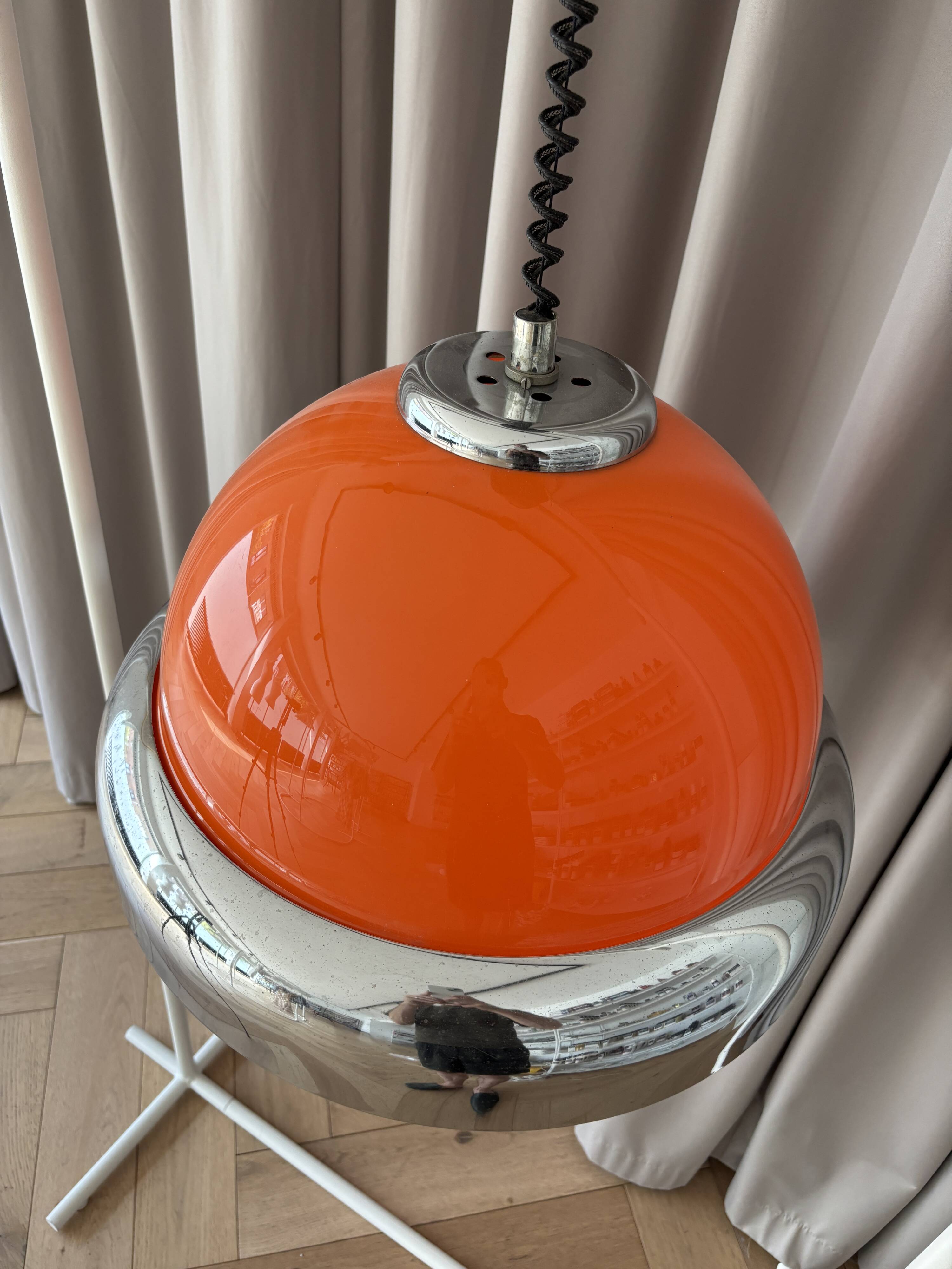Lampe pendentif orange de l'âge spatial vintage 1973 – Chrome et acrylique