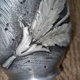 Vase Barte, étain repoussé vers 1900