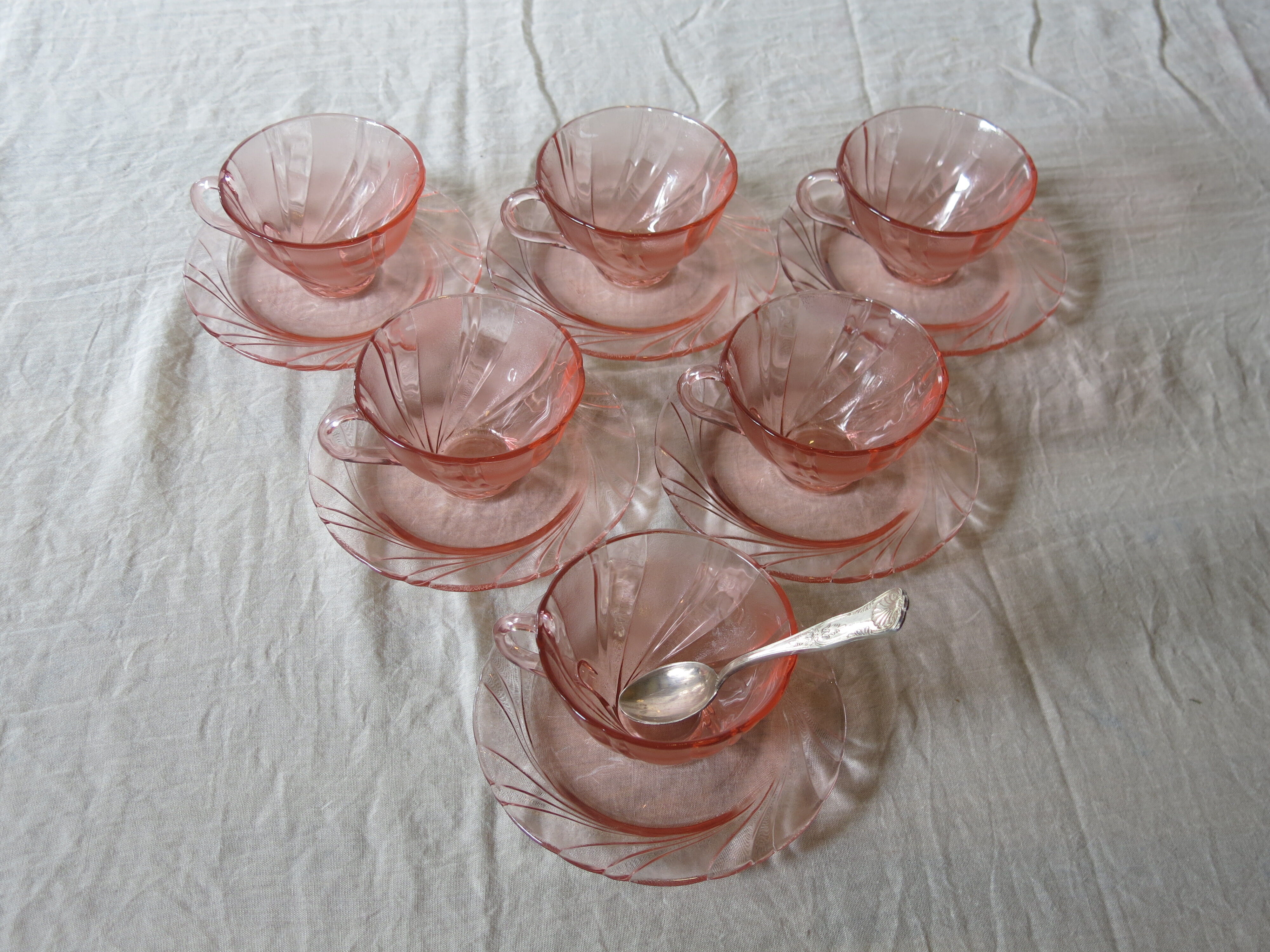 6 pink Vereco coffee cups in excellent condition