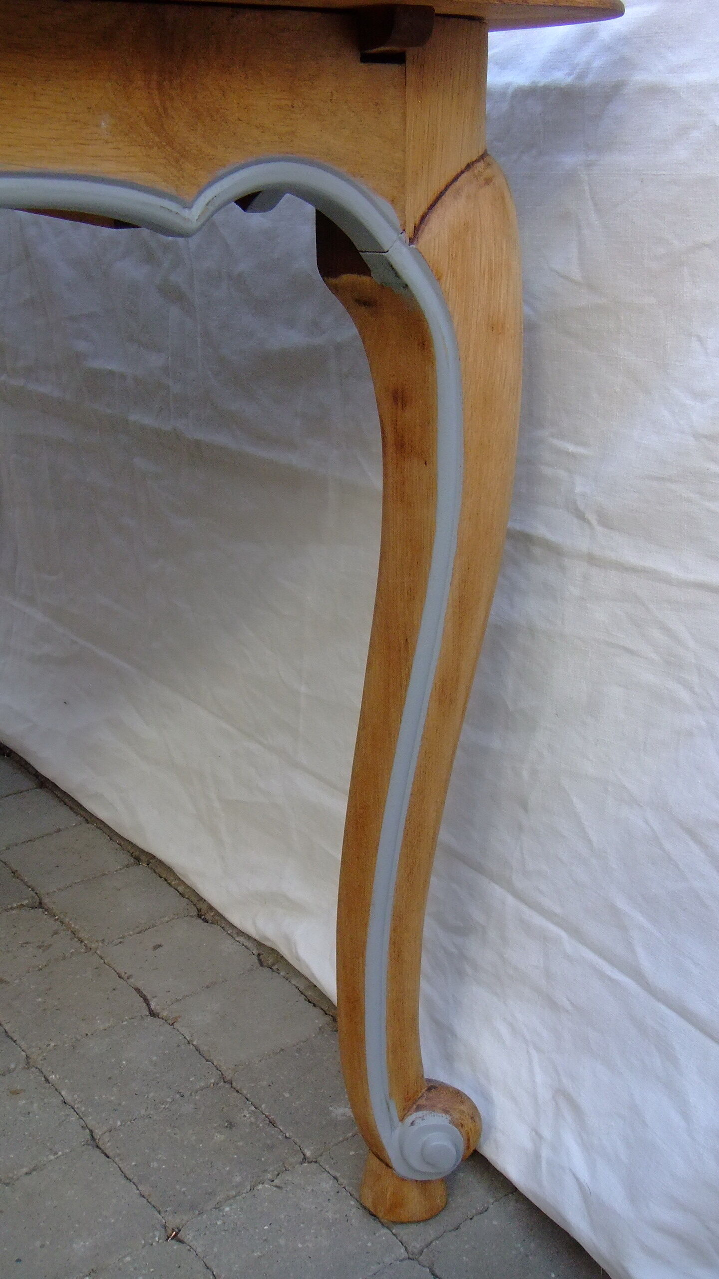 Italian table in clear chechen