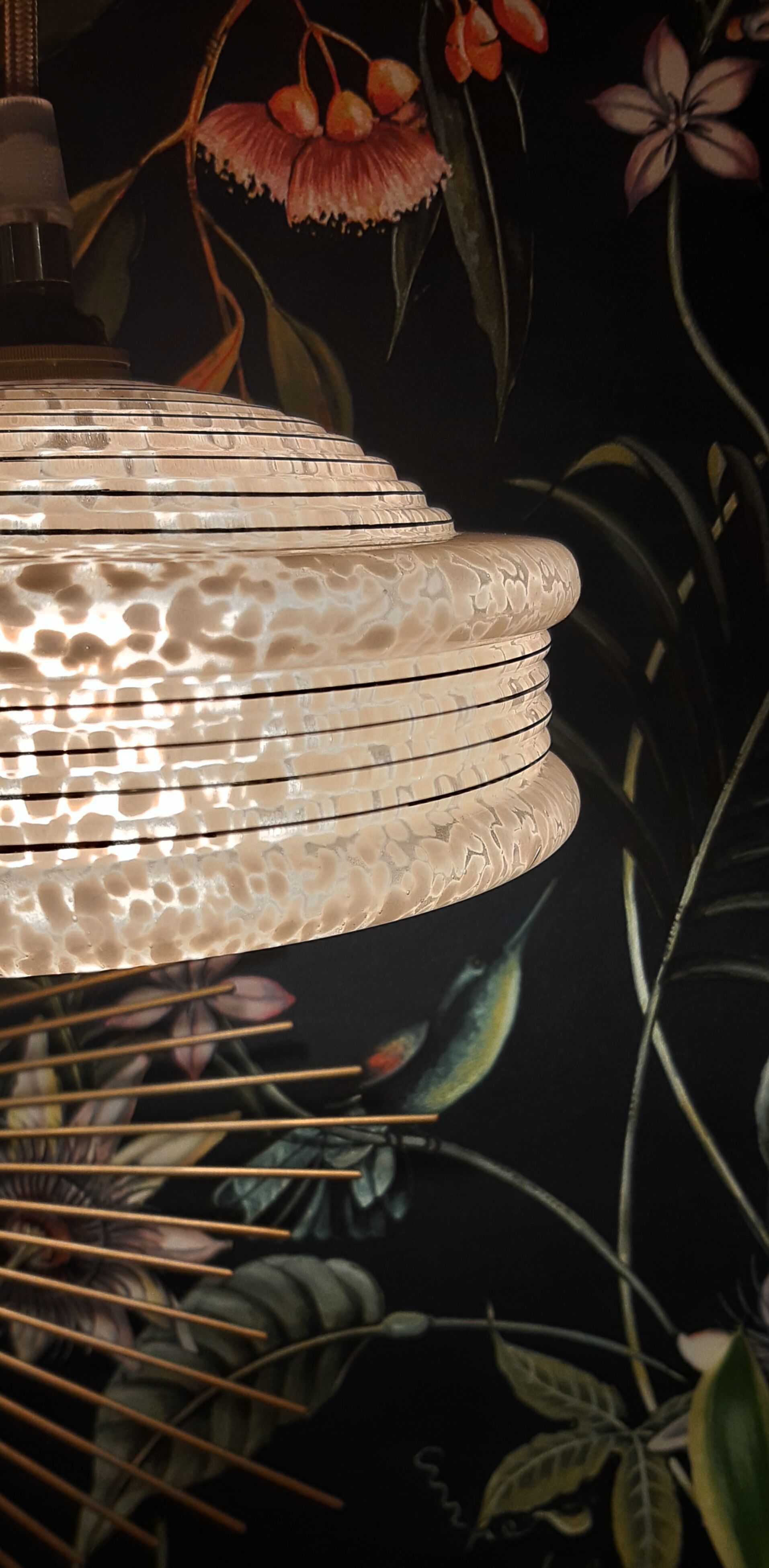 Pink Clichy glass suspension