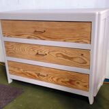 Ancienne commode en bois peint et pitchpin