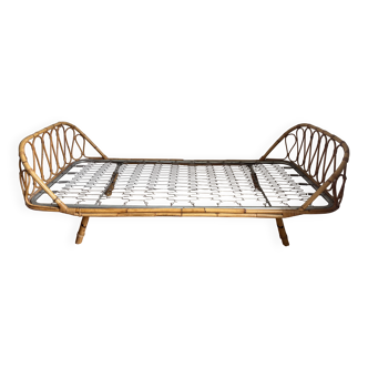 Rattan bed