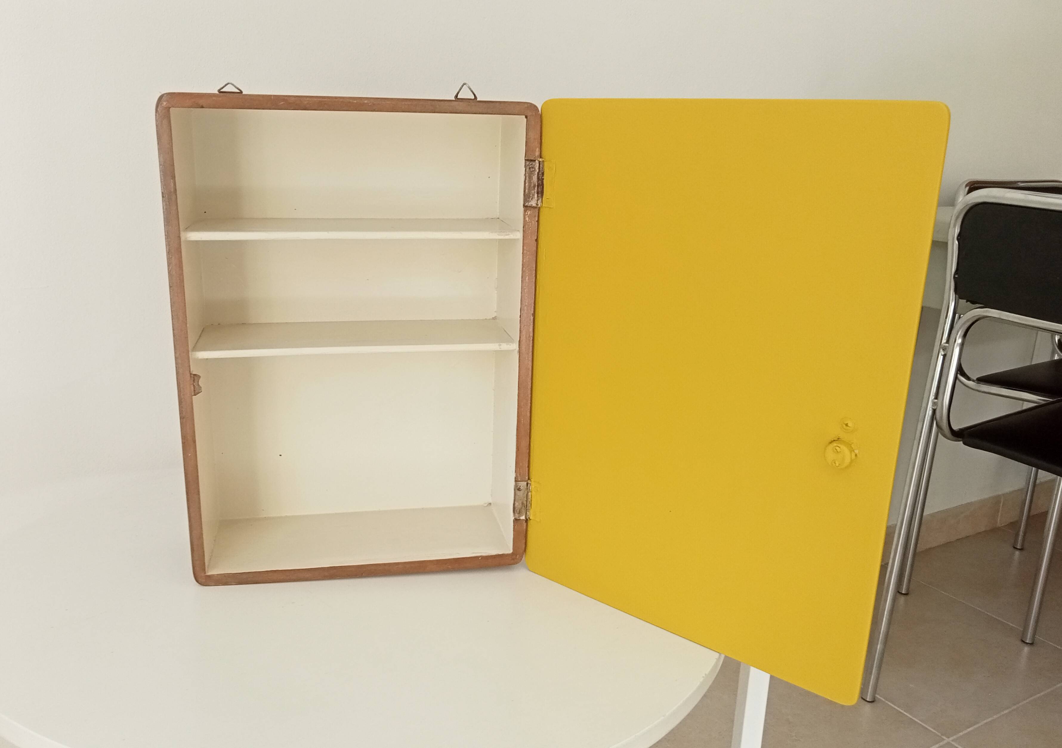 Vintage medicine cabinet 50s/60s