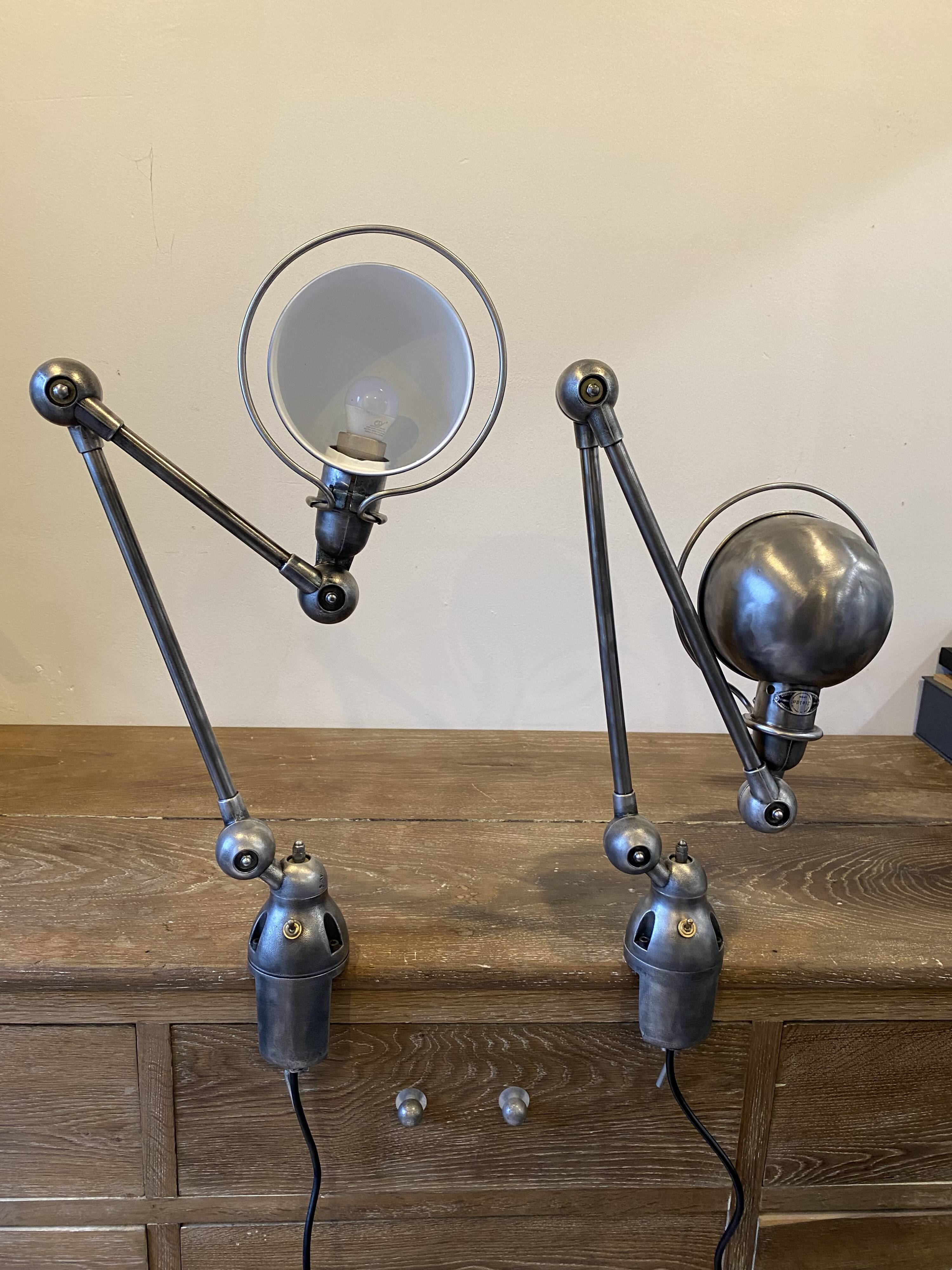 Jieldé desk lamp with 2 arms of 40cm and 25cm with a clamp base.