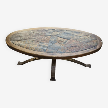 Oval wooden coffee table with vintage hammered iron base