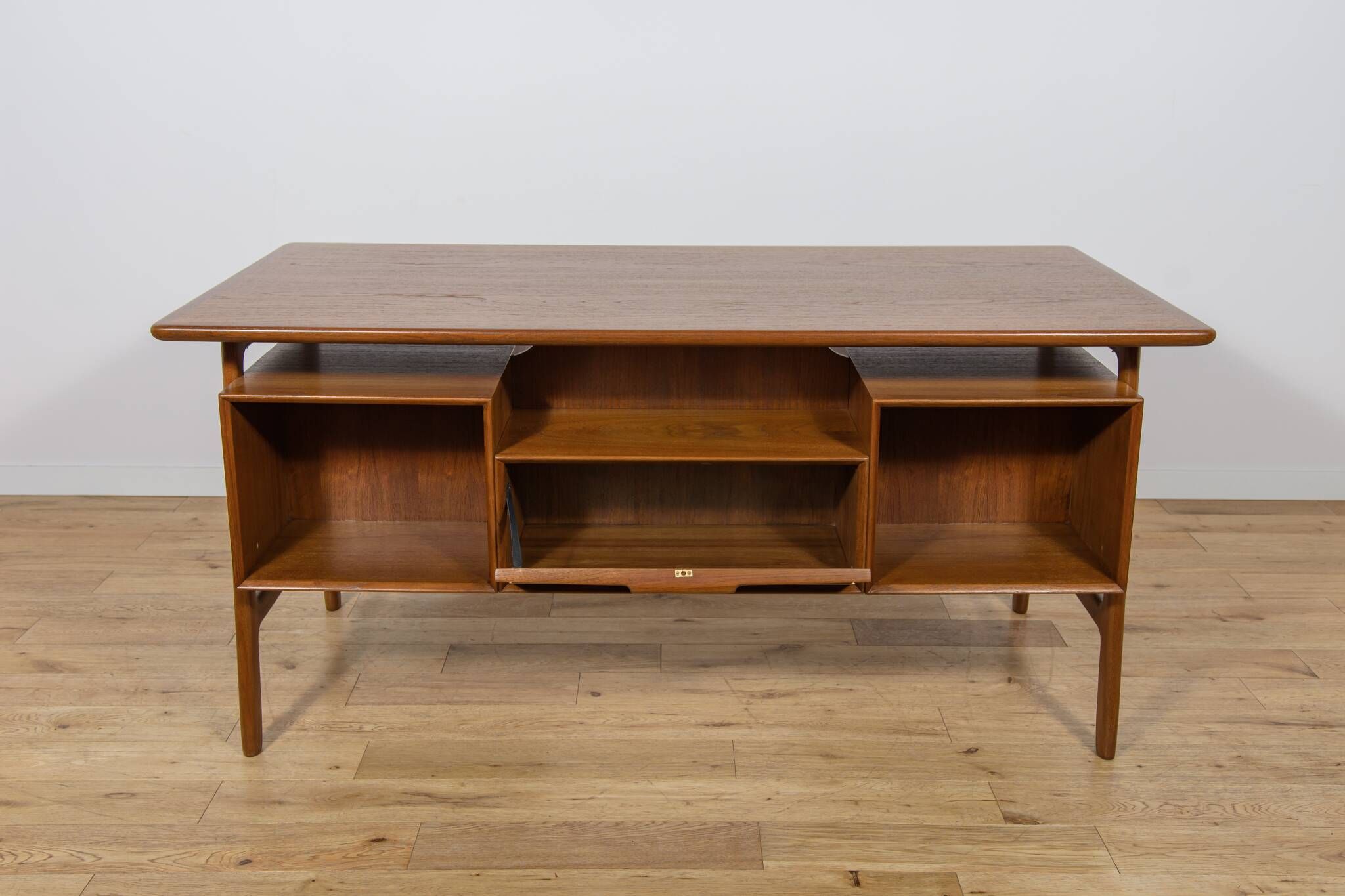 Bureau indépendant en teck modèle 75 de Omann Jun, Danemark, années 1950.