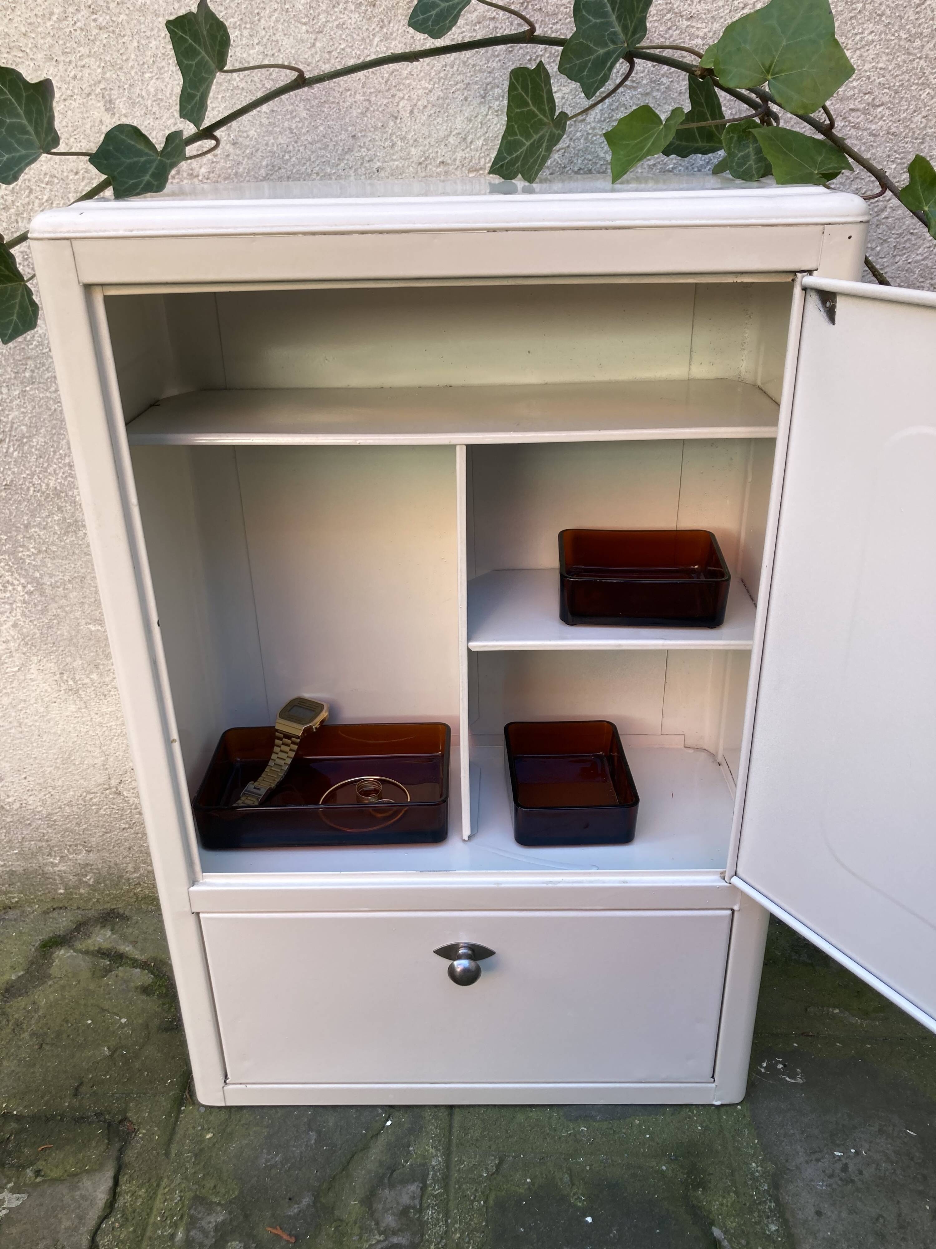 Metal medicine cabinet