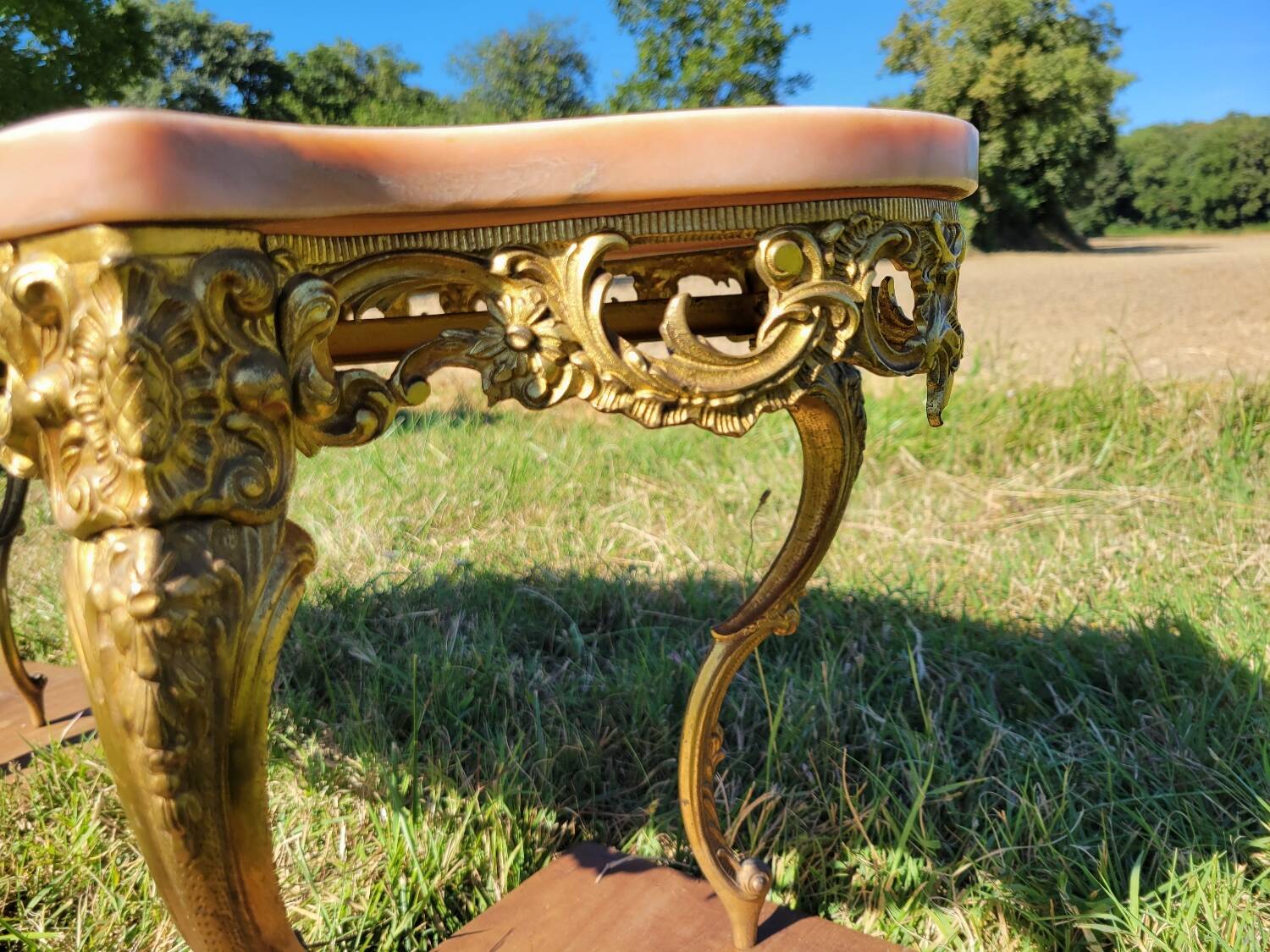 Louis XV coffee table in pink marble