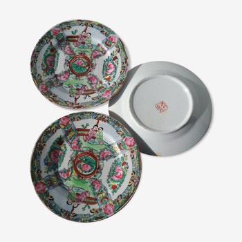 3 small Asian plates 15 cm in diameter