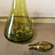 Carafe vintage en verre vert olive