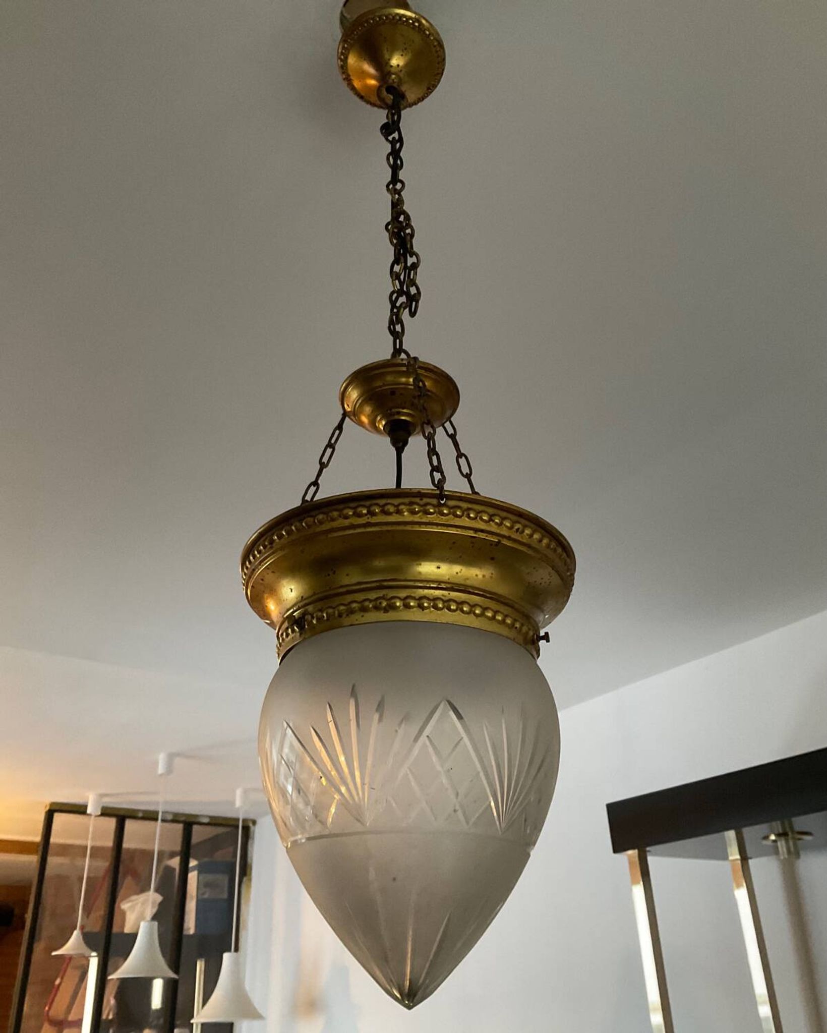 Suspension vintage en verre ciselé et laiton