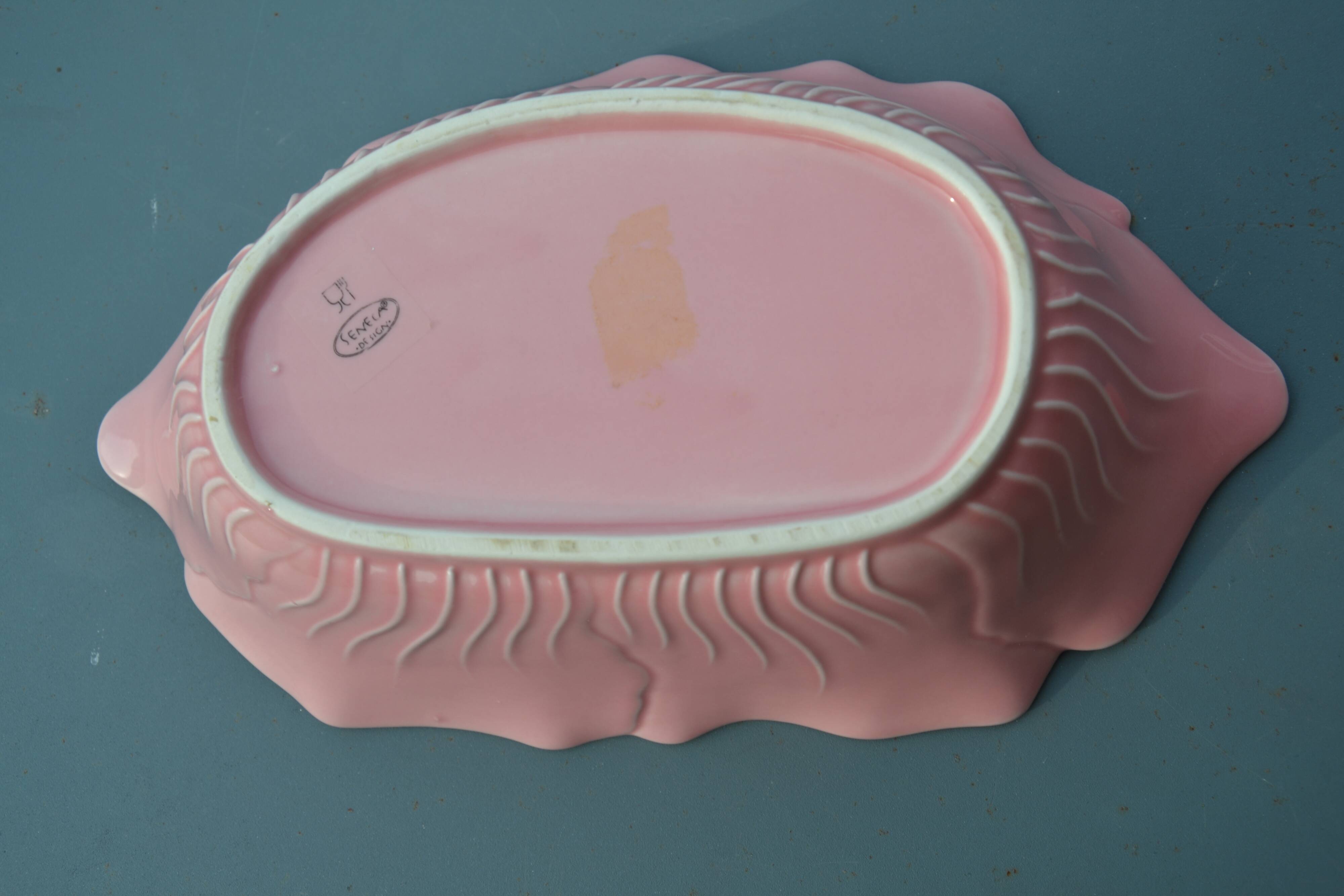 Rose-shaped ceramic bowl/deep plate.