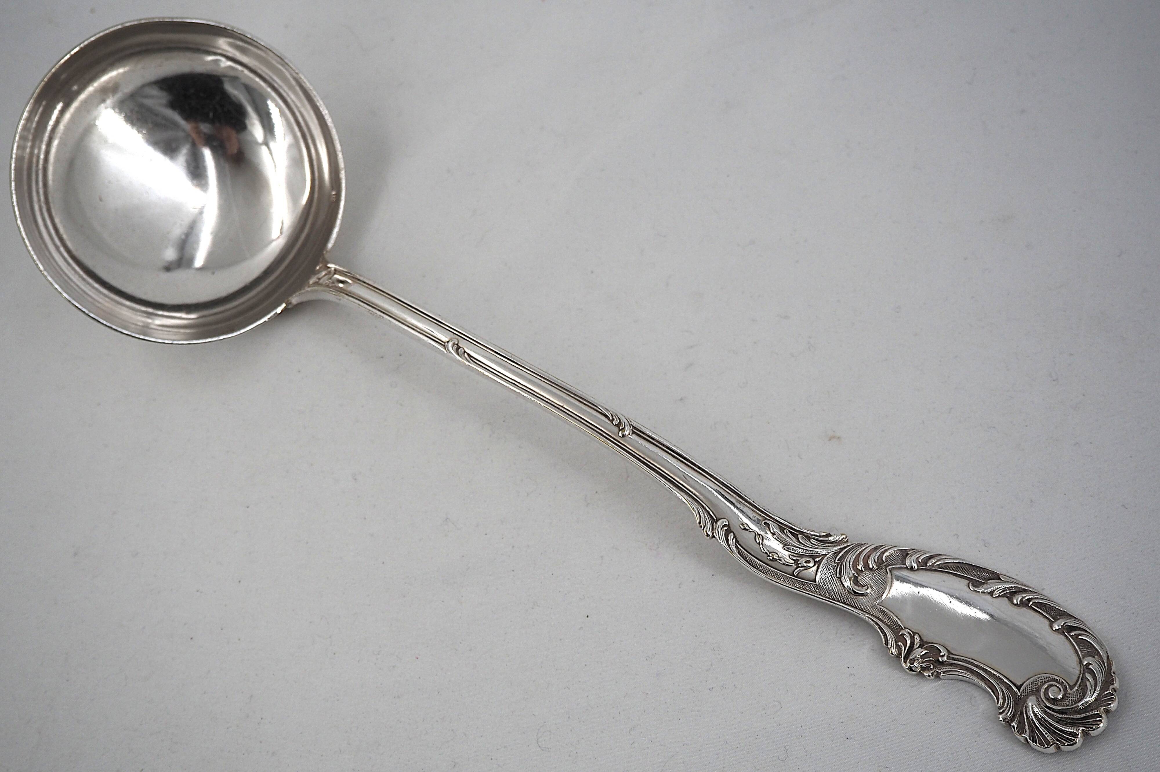 Orbrille Louis XV cutlery set 73 pieces in silver-plated metal, excellent condition.