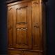 Armoire bonnetière ancienne en merisier et marquéterie – Style Louis XIV