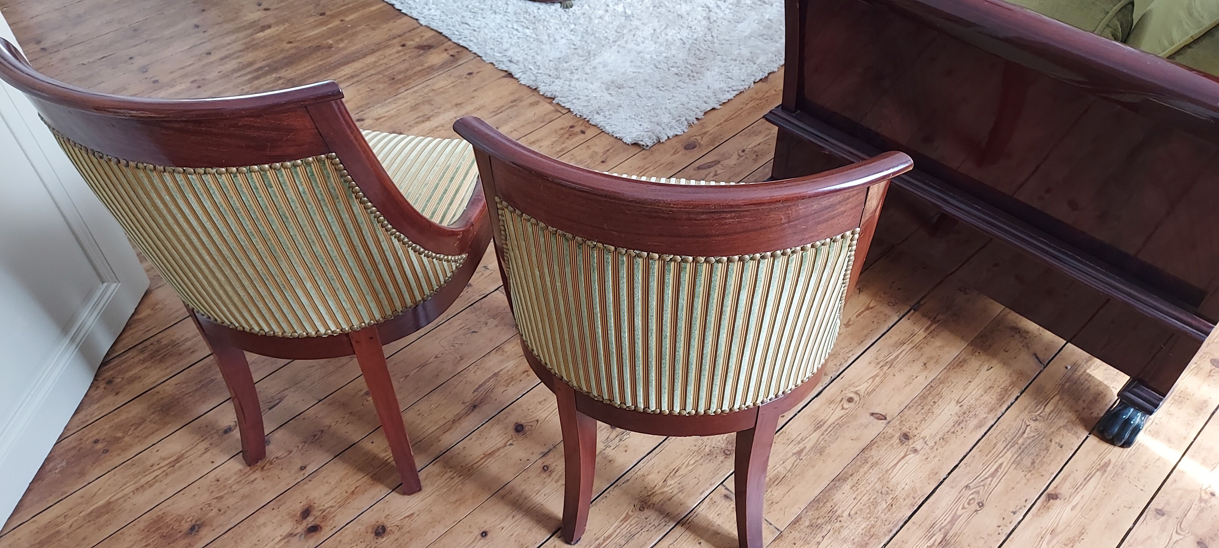Paire de chaises gondole en acajou