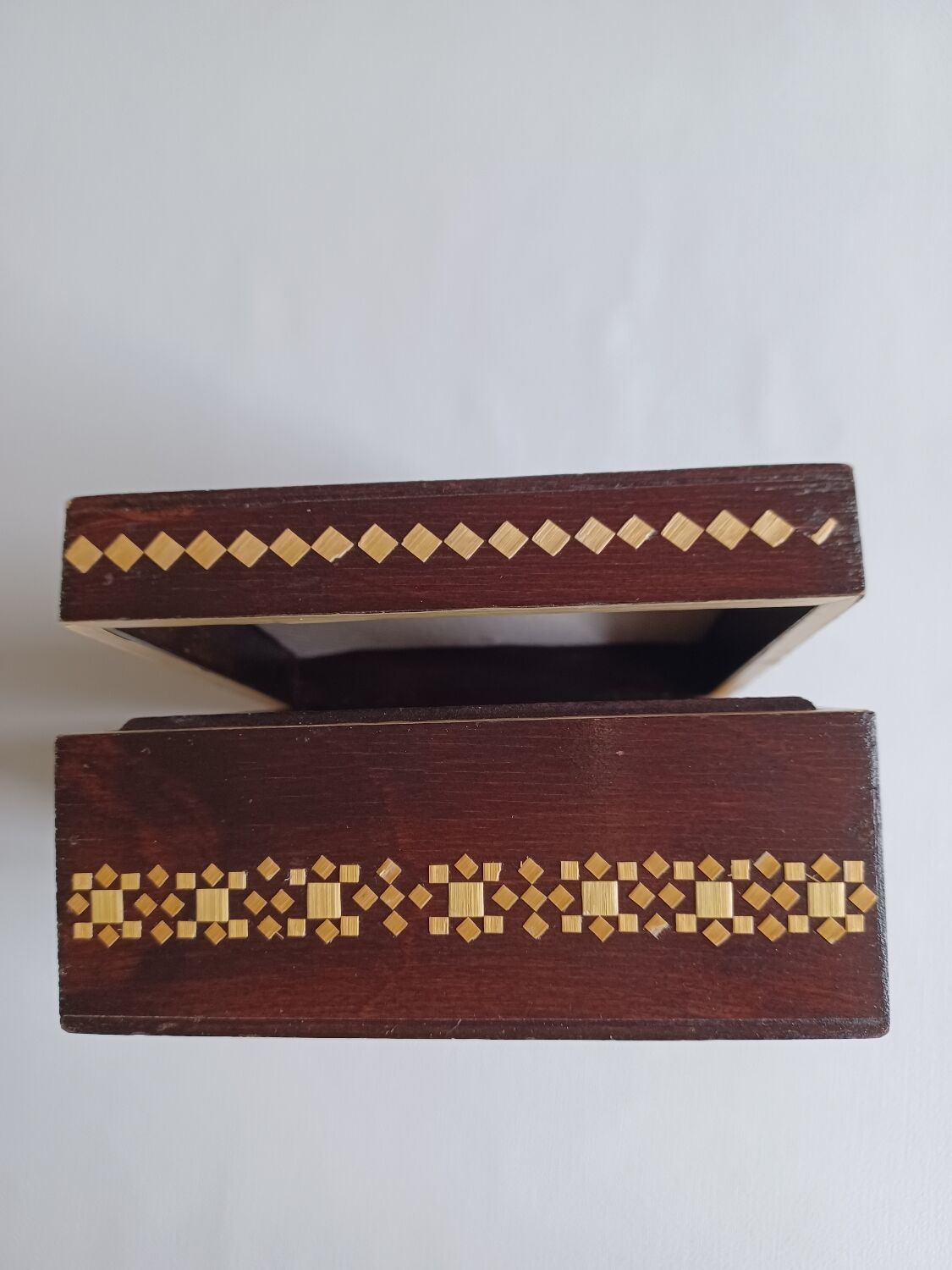 Box in straw marquetry.