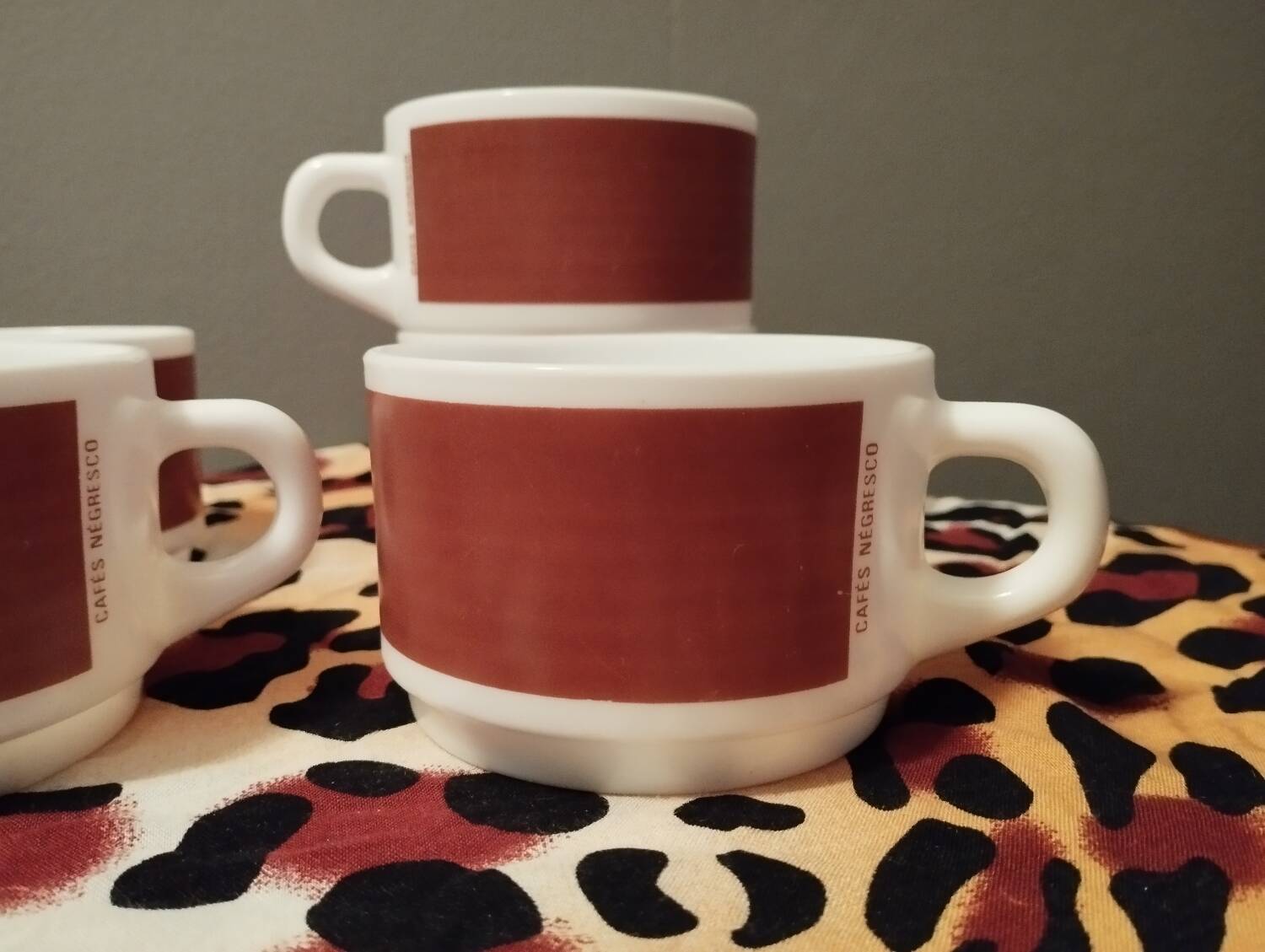 Set of 5 brown/white Negresco coffee cups, in opal glass from Arcopal, 1970