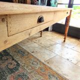 Table de drapier en chêne massif doré 230x73cm deux tiroirs