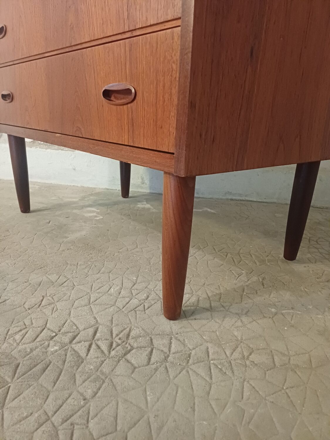 Scandinavian chest of drawers