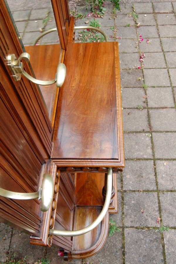 Napoleon III wardrobe in walnut from the late 19th century.