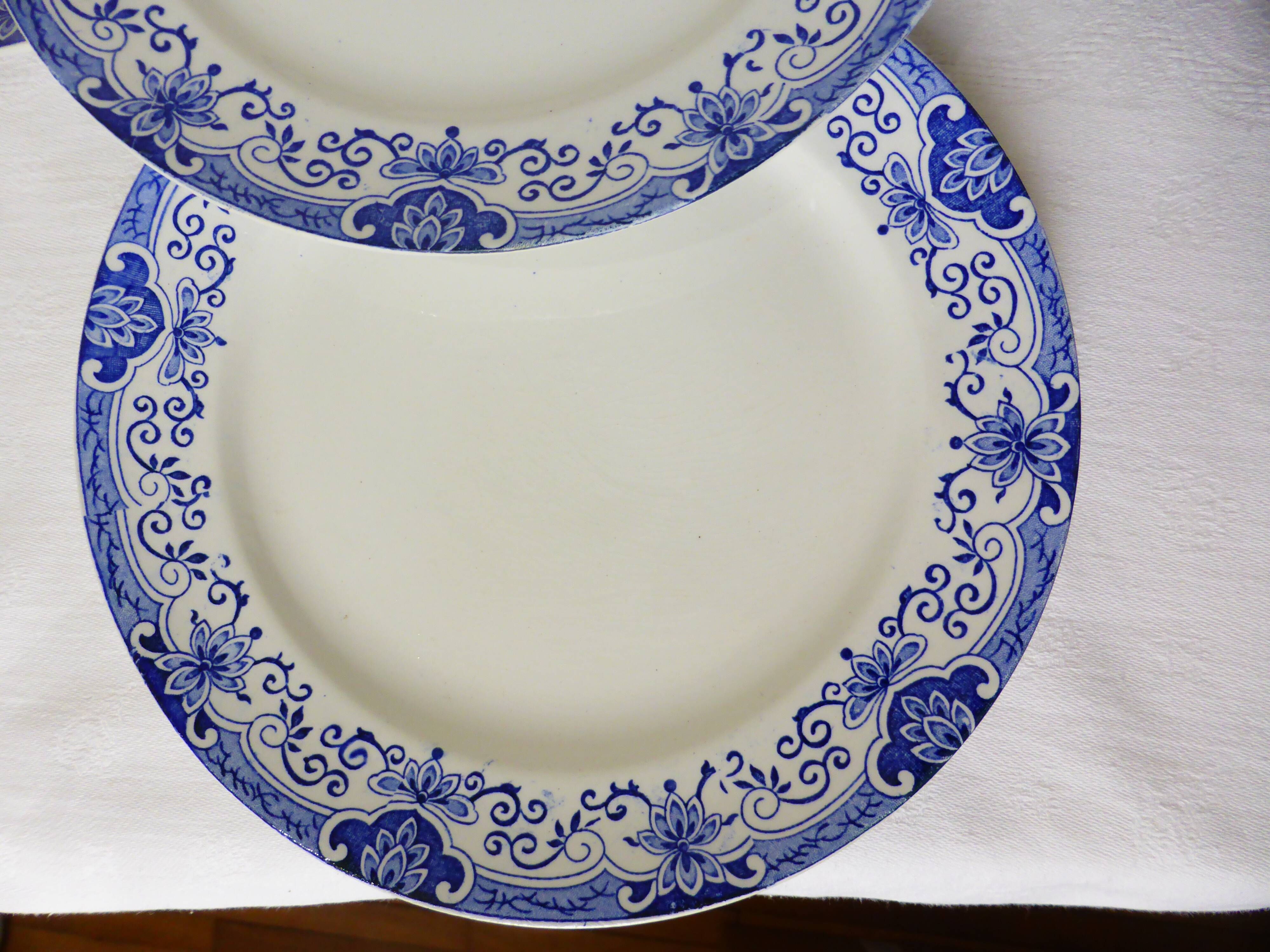 4 vintage dessert plates from the Boch Frères La Louvière model Dina 210357