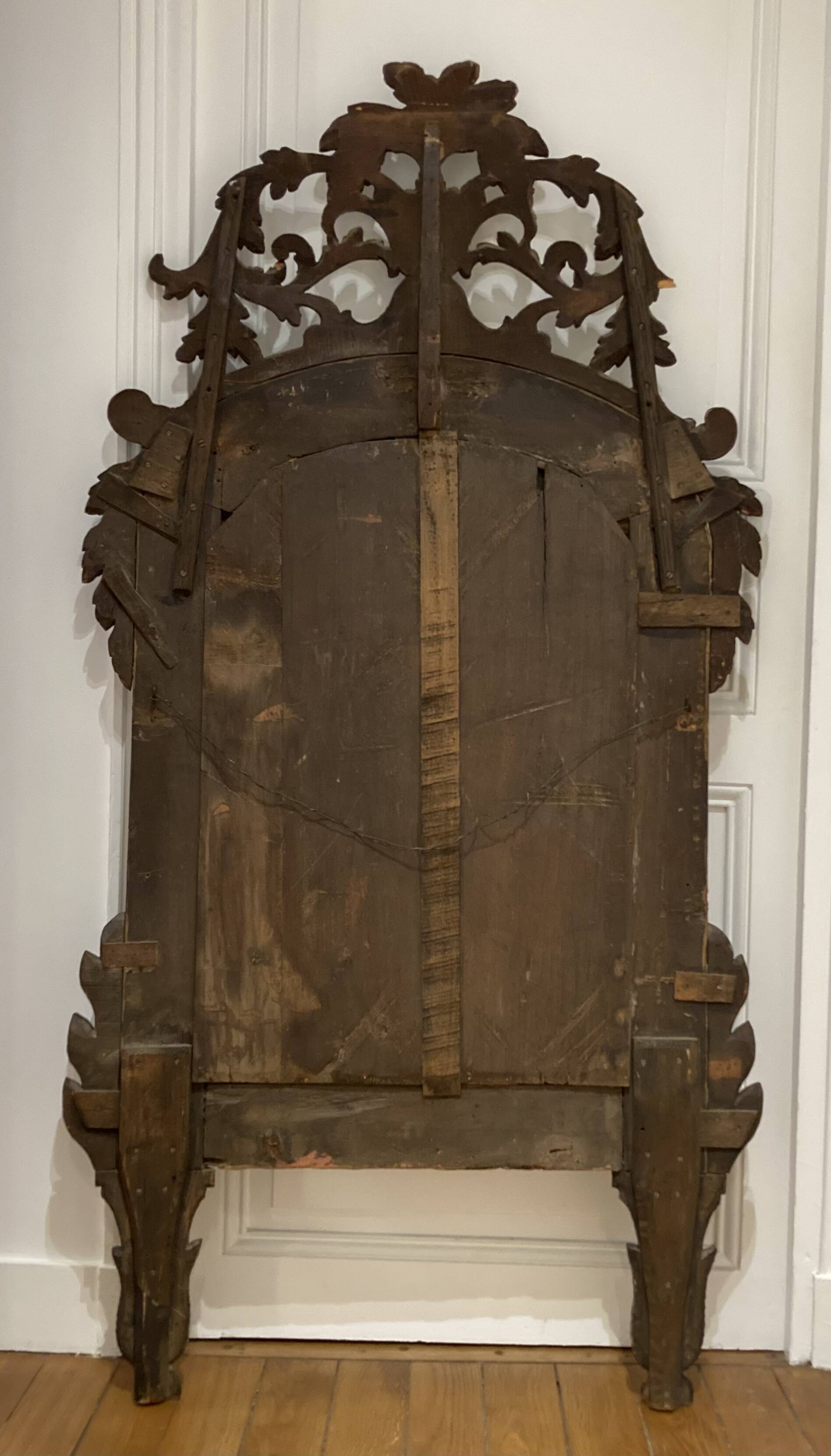 Large mirror or trumeau with beadwork in carved and gilded wood. Italian work from the beginning of the 19th century