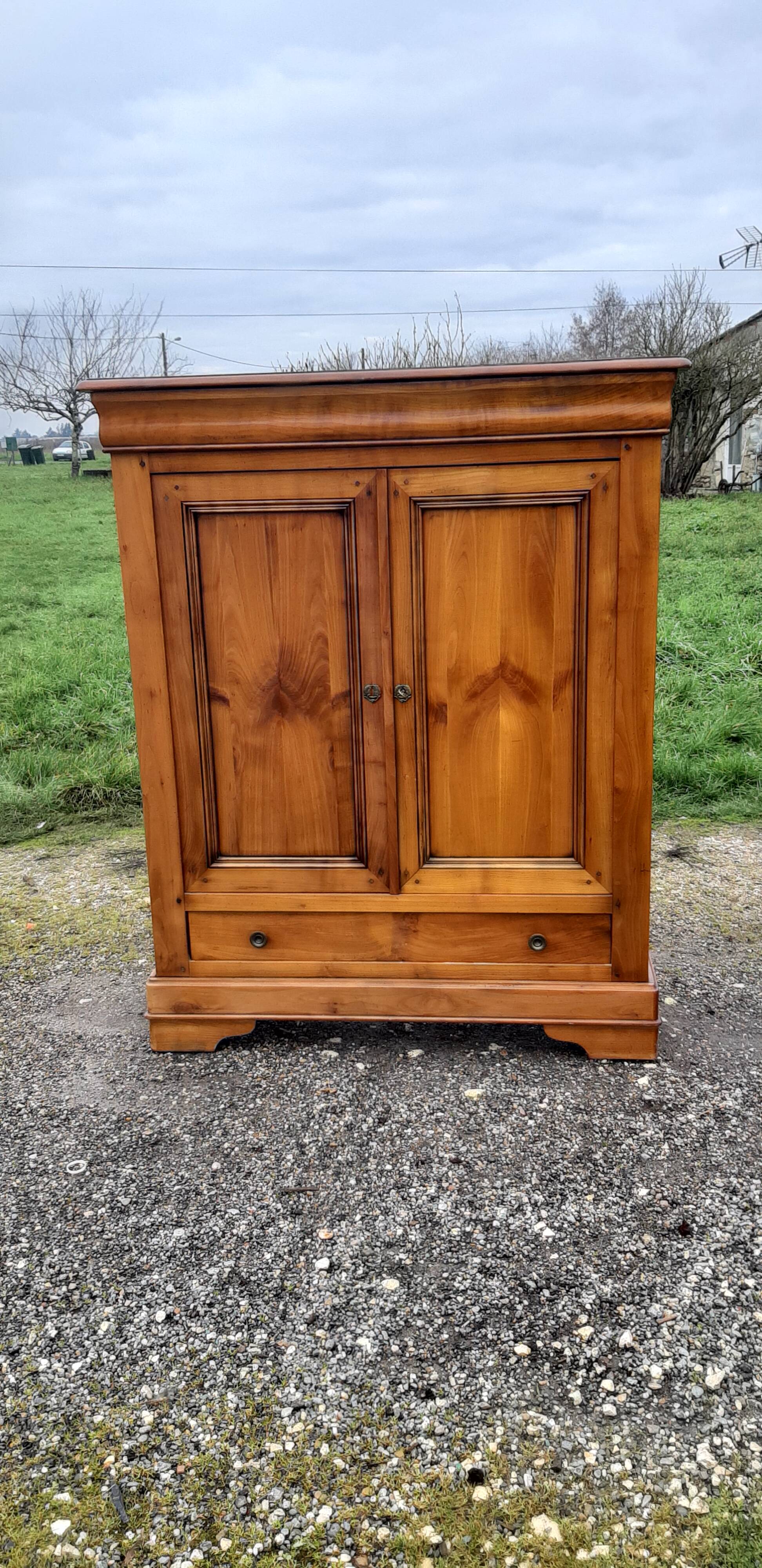 Cherry wood cabinet, 2 doors, 2 drawers