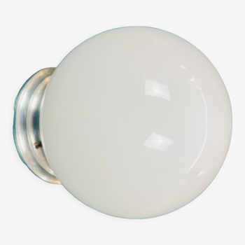 Globe en opaline applique ou plafonnier vintage diamètre 20 cm et base en aluminium design ancienne