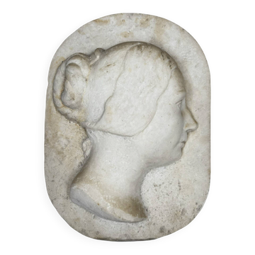Marble profile of a young woman around 1880.