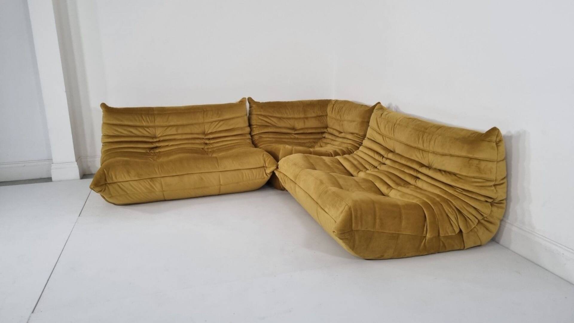 Ligne Roset Togo – 2 canapés 2 places et un élément d'angle.