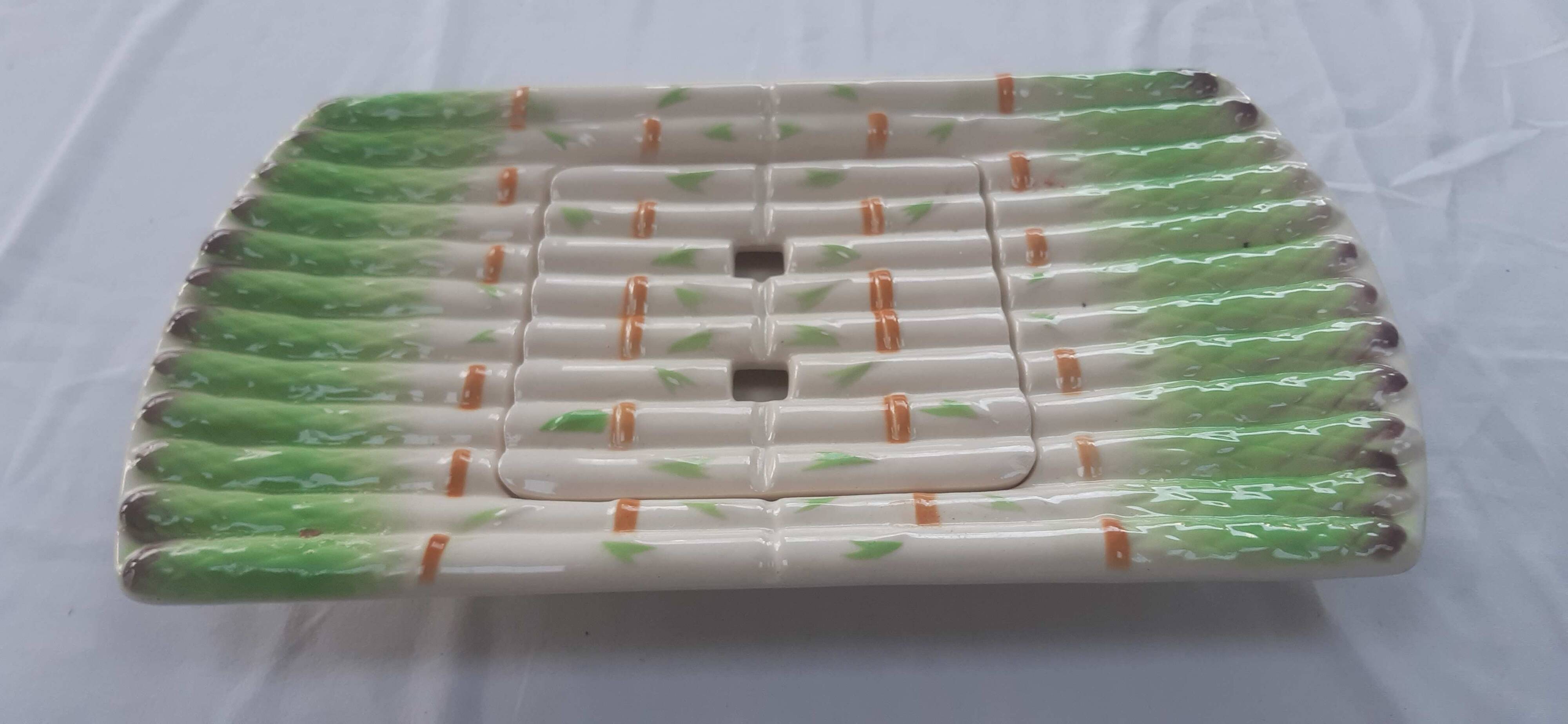 Large asparagus dish in Niderviller slip