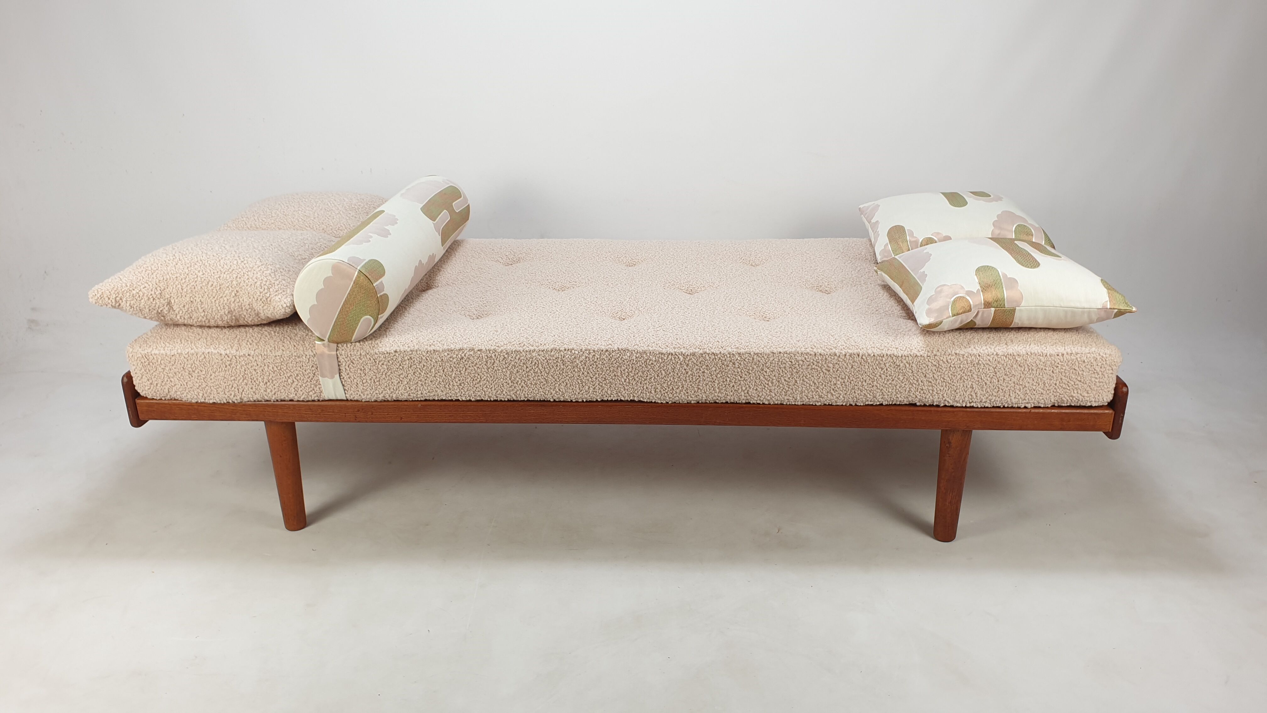 Mid-century teak daybed, 1960s