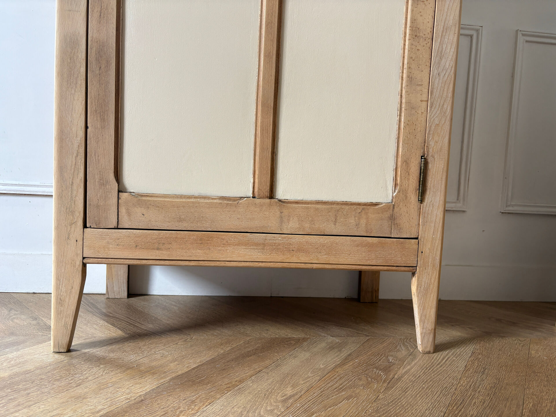 Armoire parisienne