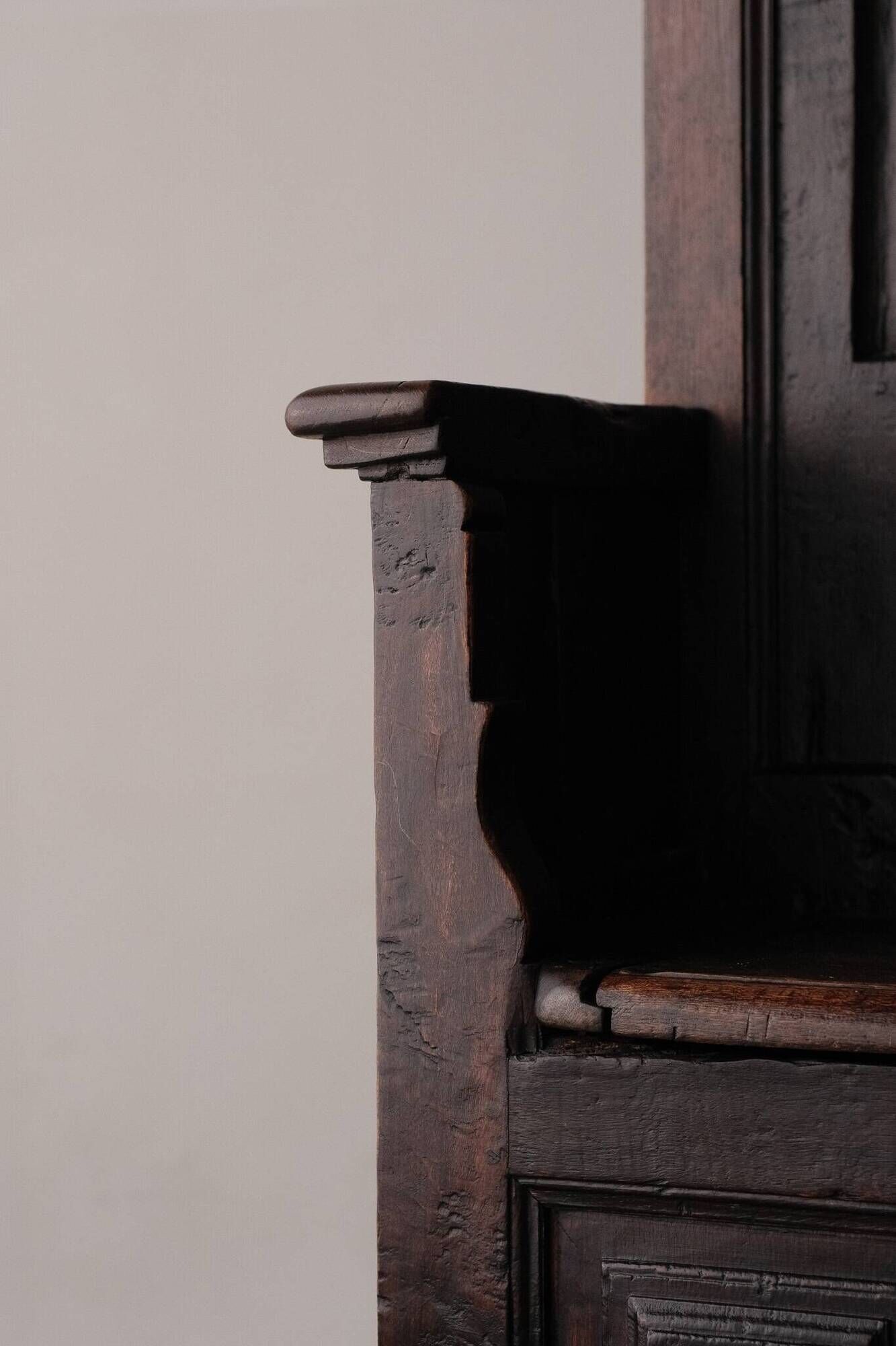 Throne chair in solid oak, renaissance