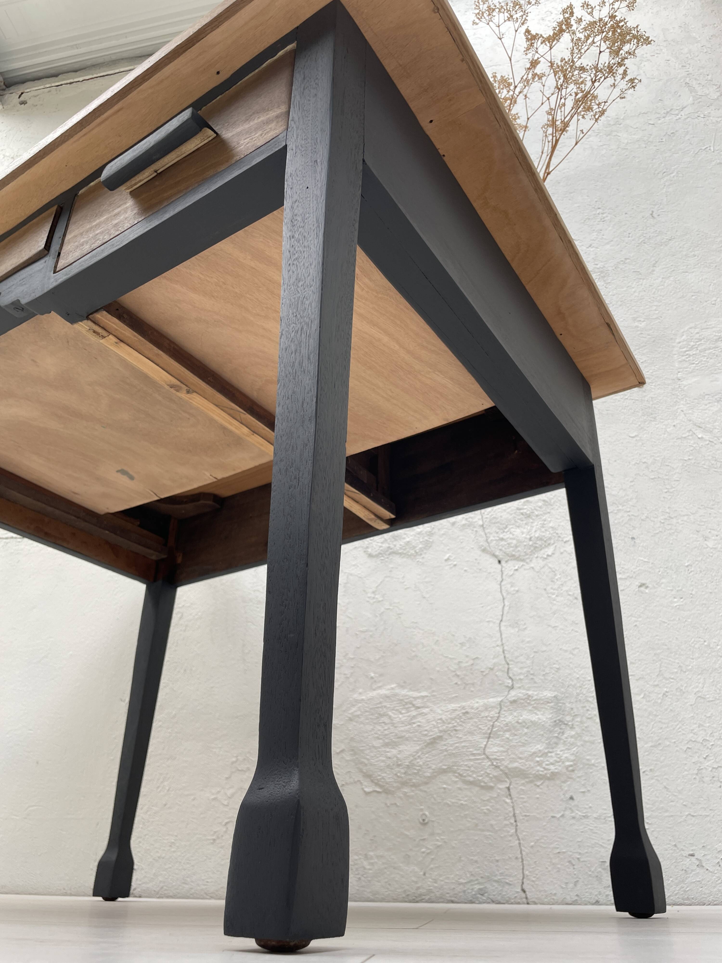Bureau en bois peint
