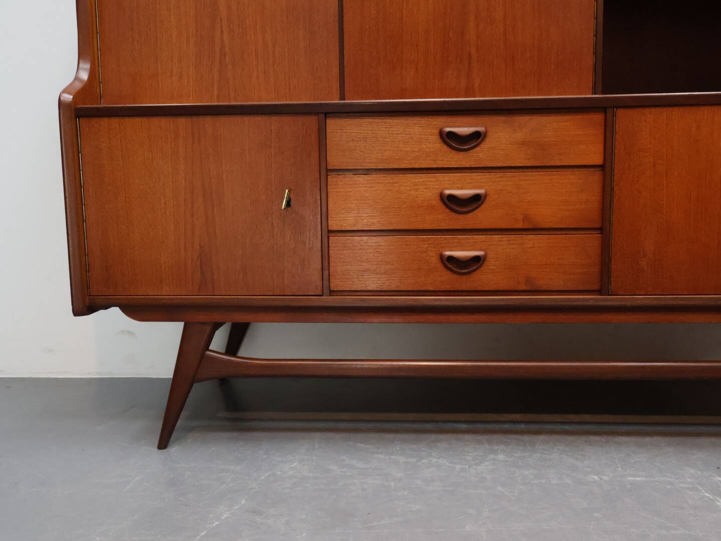 Vintage wandmeubel Louis van teeffelen nr 11