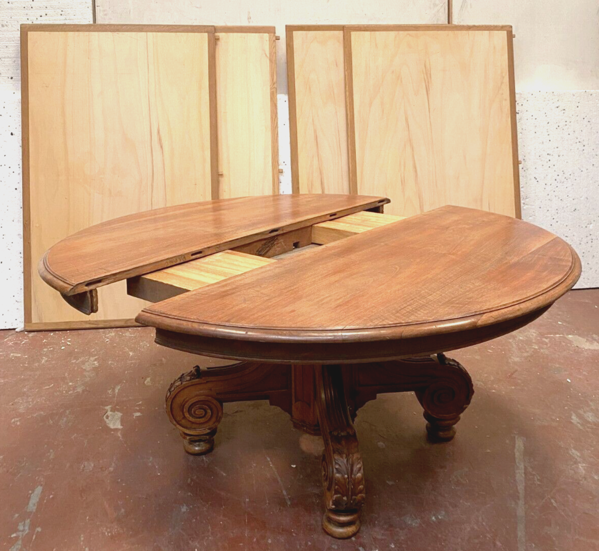 Table Napoleon III has central base in solid walnut nineteenth century