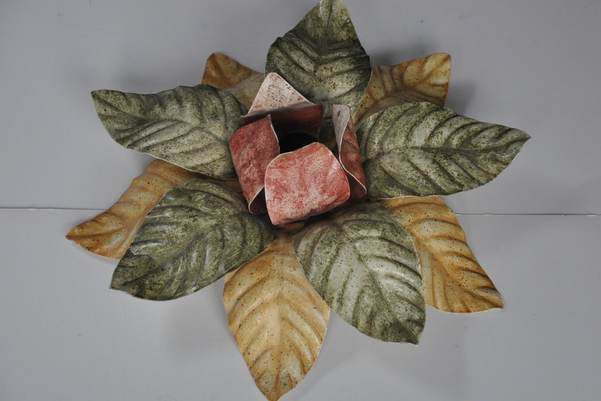 Flower shaped vintage wall sconce