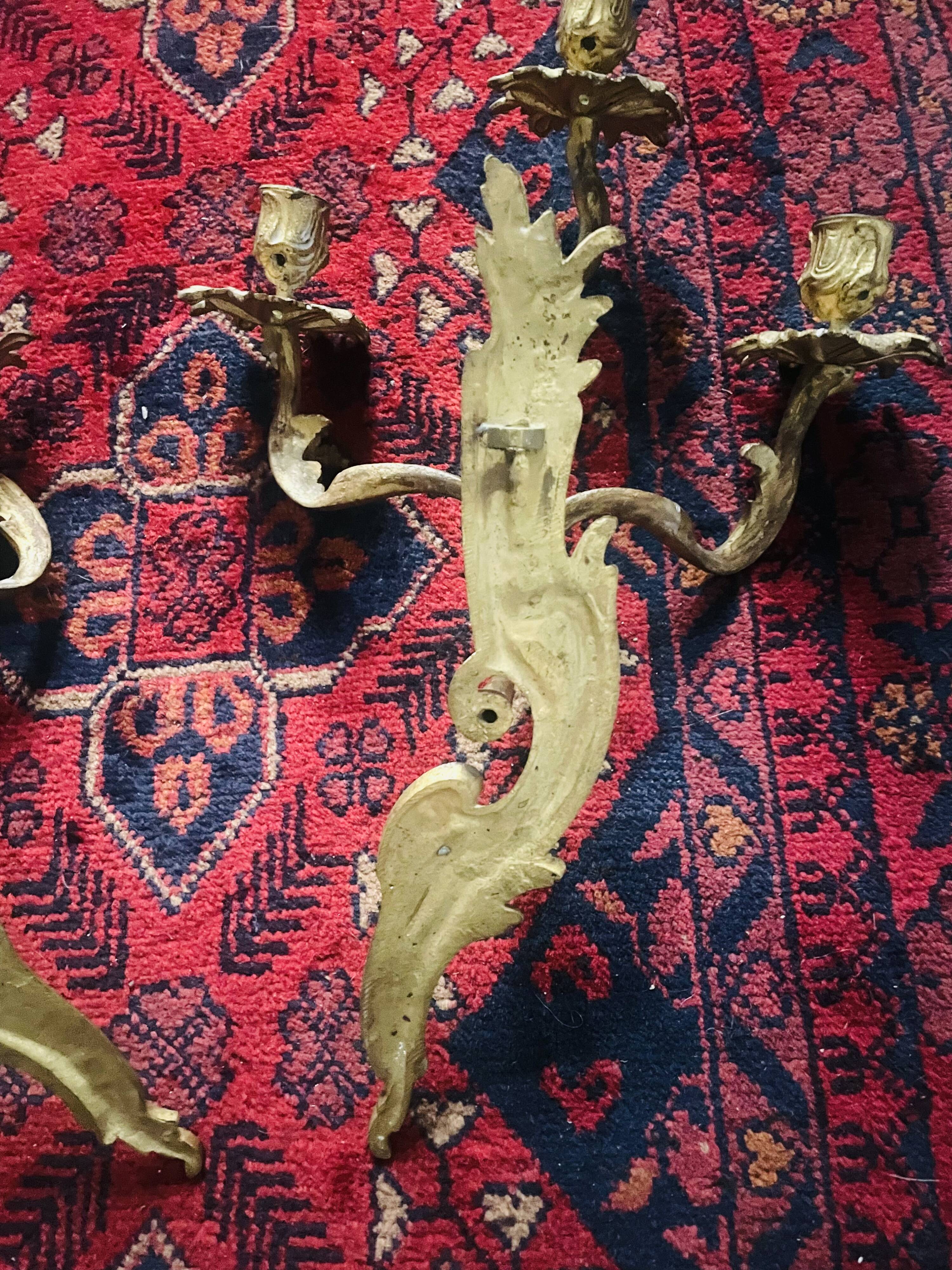 Paire d'appliques en bronze doré à 3 lumières style Louis XV